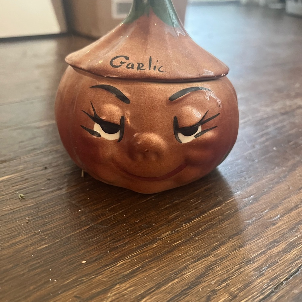 Vintage Garlic Ceramic Container